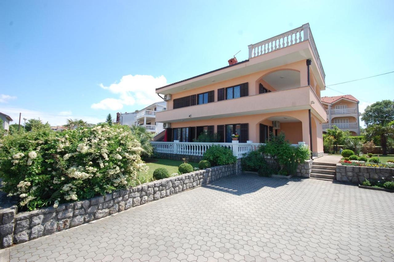 Apartments Andrea By El-Pi Tours Njivice Exterior photo